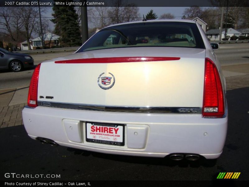 White Lightning / Cashmere 2007 Cadillac DTS Luxury