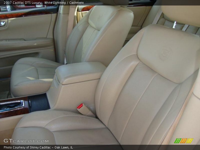 White Lightning / Cashmere 2007 Cadillac DTS Luxury