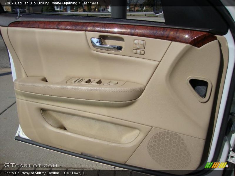 White Lightning / Cashmere 2007 Cadillac DTS Luxury