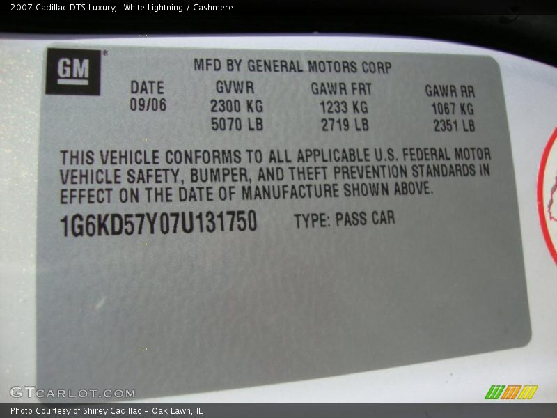 White Lightning / Cashmere 2007 Cadillac DTS Luxury