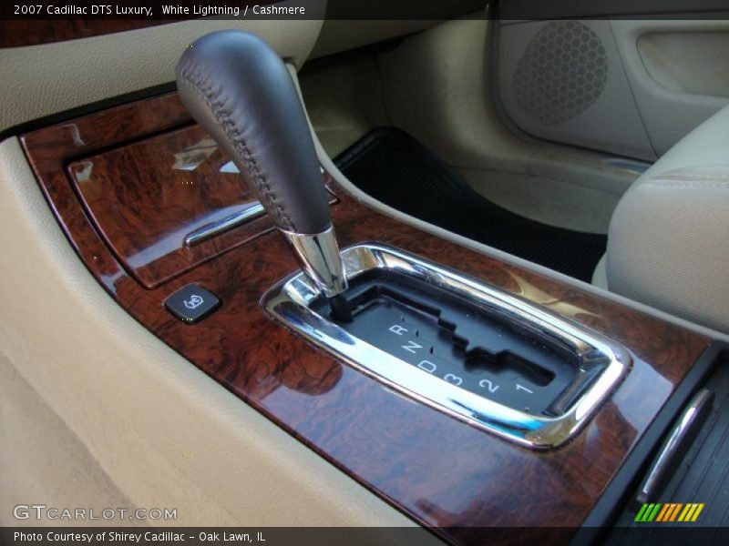 White Lightning / Cashmere 2007 Cadillac DTS Luxury