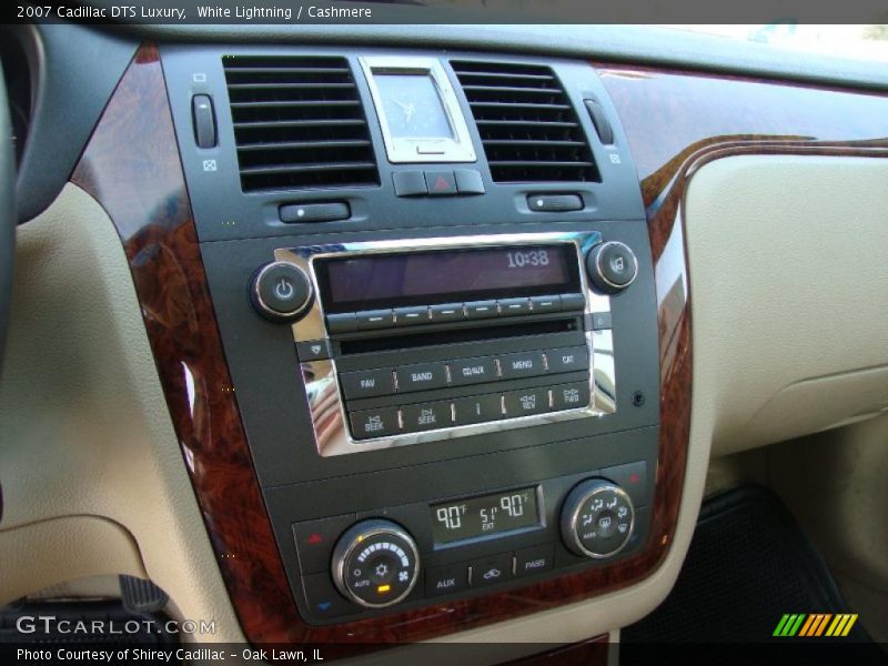 White Lightning / Cashmere 2007 Cadillac DTS Luxury