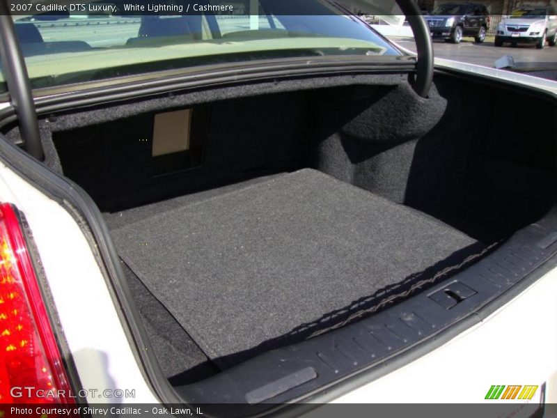 White Lightning / Cashmere 2007 Cadillac DTS Luxury