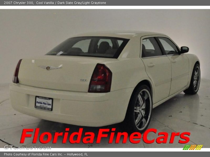 Cool Vanilla / Dark Slate Gray/Light Graystone 2007 Chrysler 300