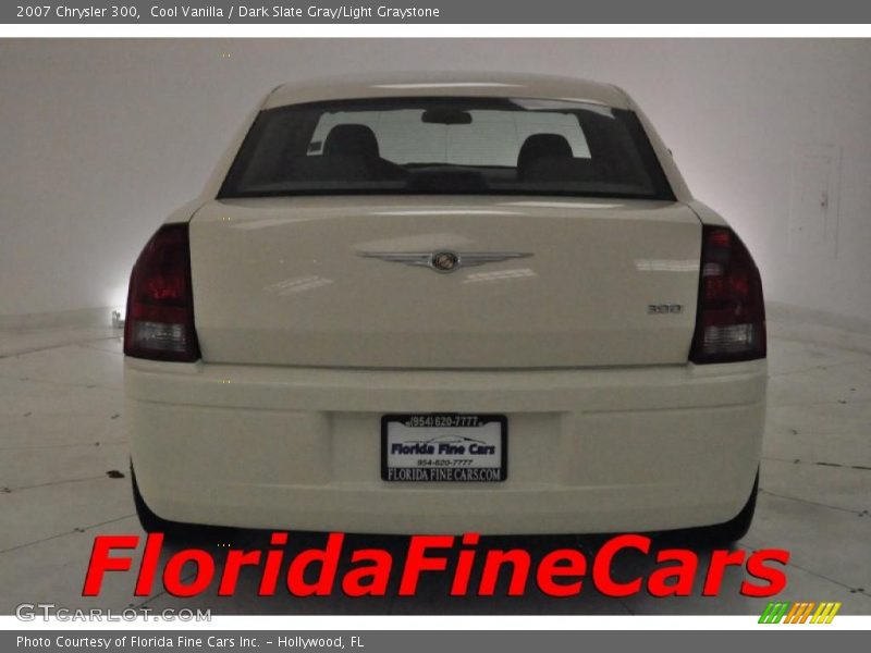 Cool Vanilla / Dark Slate Gray/Light Graystone 2007 Chrysler 300