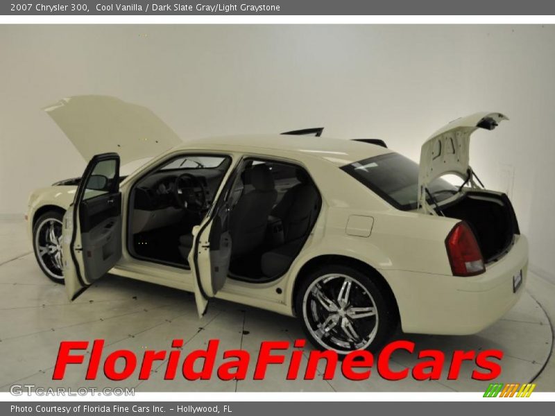Cool Vanilla / Dark Slate Gray/Light Graystone 2007 Chrysler 300