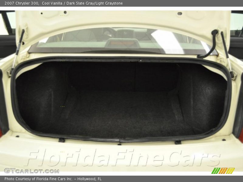 Cool Vanilla / Dark Slate Gray/Light Graystone 2007 Chrysler 300