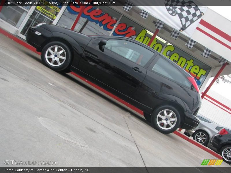 Pitch Black / Dark Flint/Light Flint 2005 Ford Focus ZX3 SE Coupe