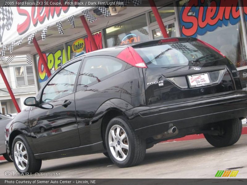 Pitch Black / Dark Flint/Light Flint 2005 Ford Focus ZX3 SE Coupe