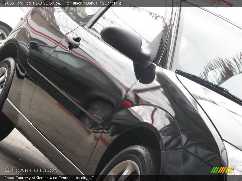 Pitch Black / Dark Flint/Light Flint 2005 Ford Focus ZX3 SE Coupe