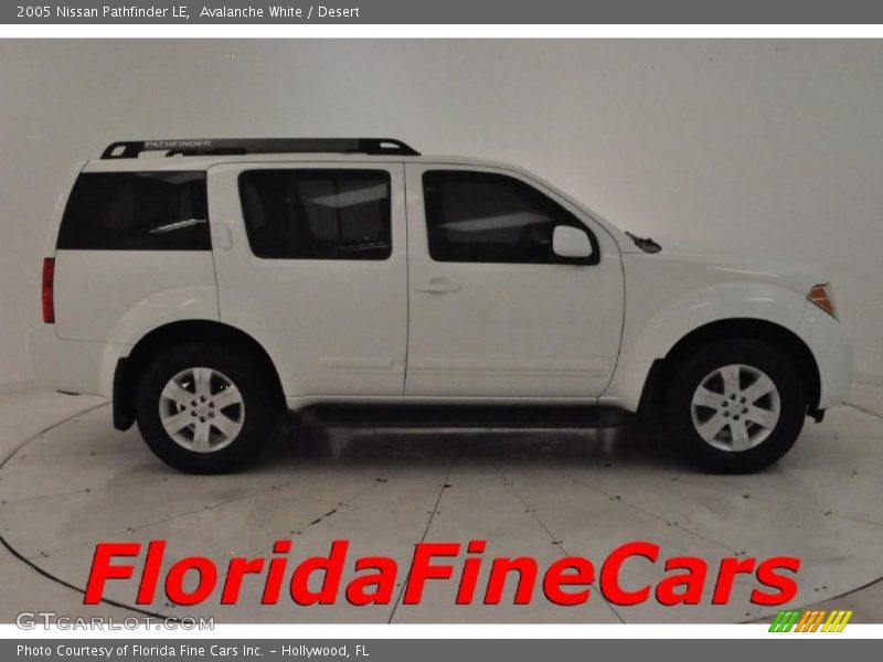 Avalanche White / Desert 2005 Nissan Pathfinder LE