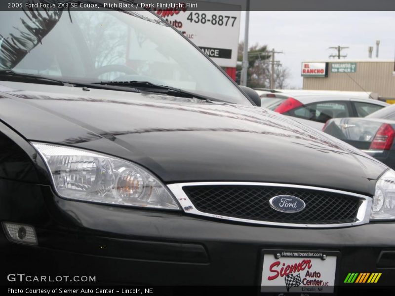Pitch Black / Dark Flint/Light Flint 2005 Ford Focus ZX3 SE Coupe