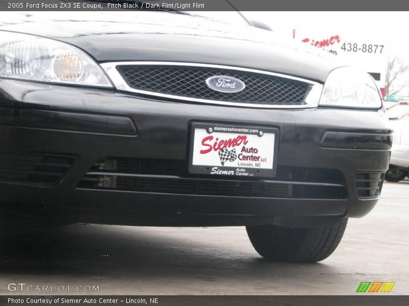 Pitch Black / Dark Flint/Light Flint 2005 Ford Focus ZX3 SE Coupe