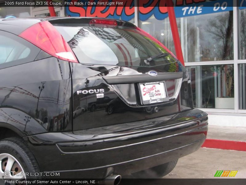 Pitch Black / Dark Flint/Light Flint 2005 Ford Focus ZX3 SE Coupe