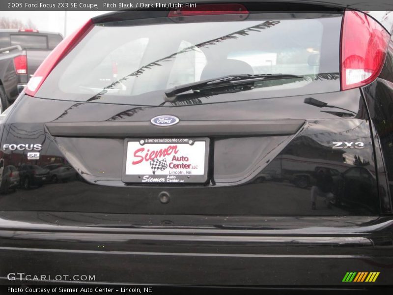 Pitch Black / Dark Flint/Light Flint 2005 Ford Focus ZX3 SE Coupe
