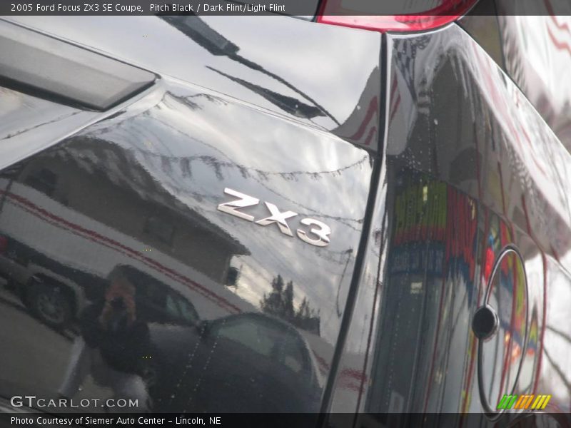 Pitch Black / Dark Flint/Light Flint 2005 Ford Focus ZX3 SE Coupe