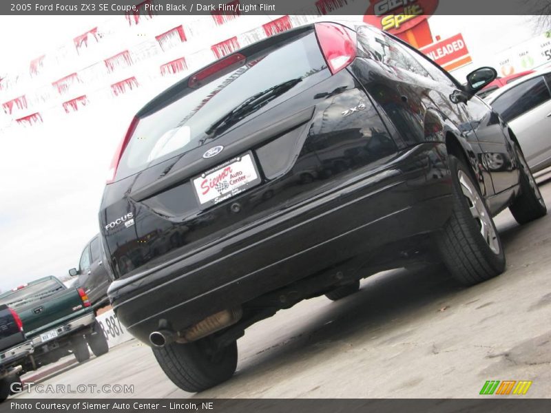 Pitch Black / Dark Flint/Light Flint 2005 Ford Focus ZX3 SE Coupe