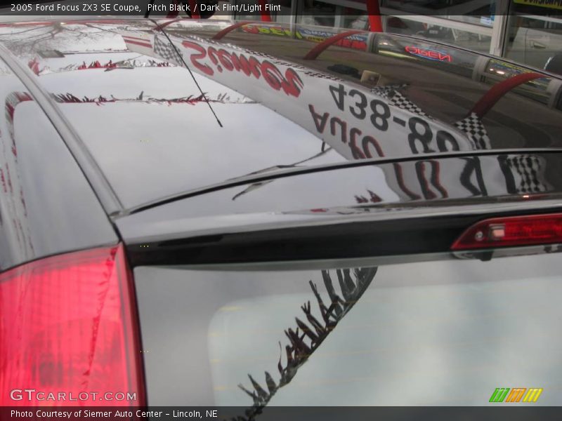 Pitch Black / Dark Flint/Light Flint 2005 Ford Focus ZX3 SE Coupe