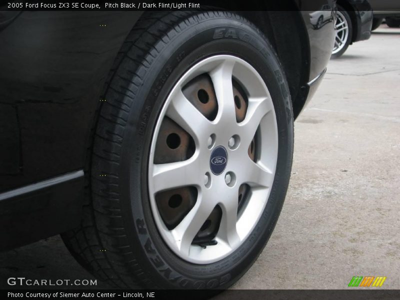 Pitch Black / Dark Flint/Light Flint 2005 Ford Focus ZX3 SE Coupe