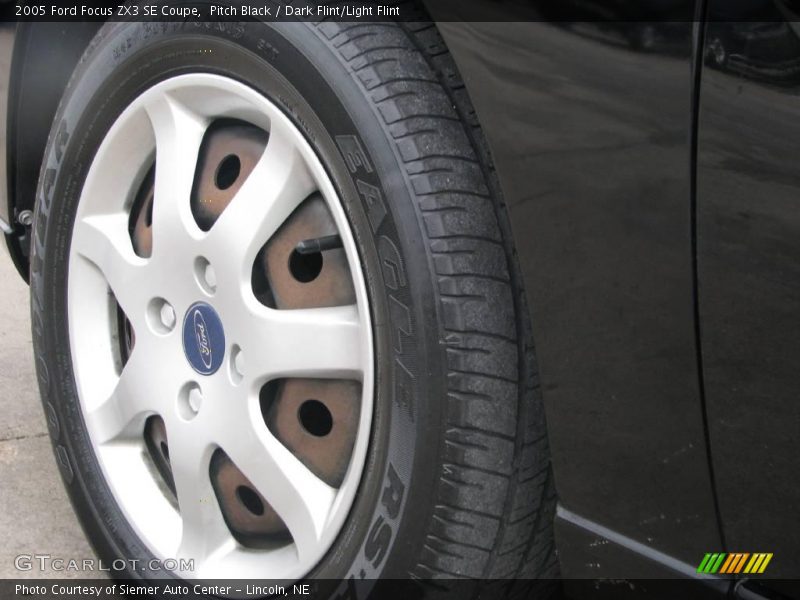 Pitch Black / Dark Flint/Light Flint 2005 Ford Focus ZX3 SE Coupe