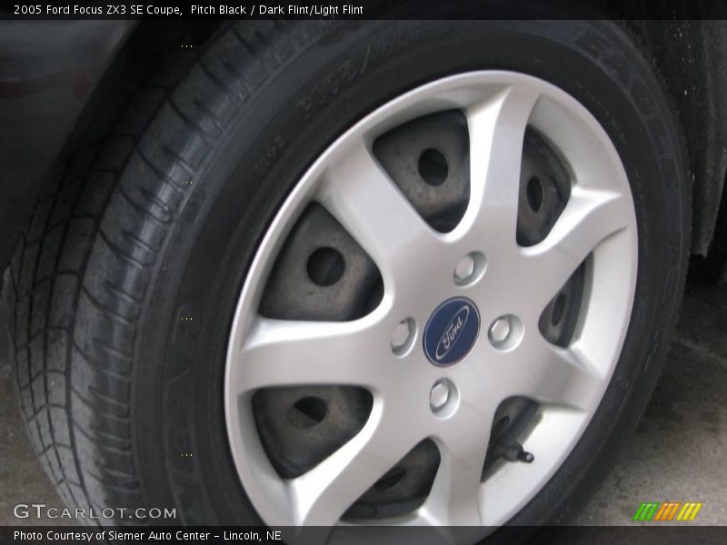 Pitch Black / Dark Flint/Light Flint 2005 Ford Focus ZX3 SE Coupe