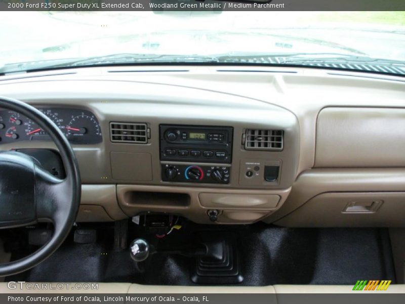 Woodland Green Metallic / Medium Parchment 2000 Ford F250 Super Duty XL Extended Cab