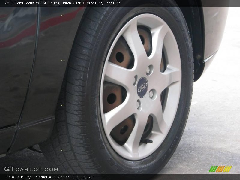 Pitch Black / Dark Flint/Light Flint 2005 Ford Focus ZX3 SE Coupe