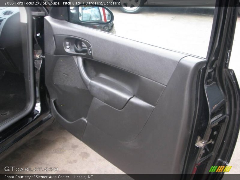Pitch Black / Dark Flint/Light Flint 2005 Ford Focus ZX3 SE Coupe
