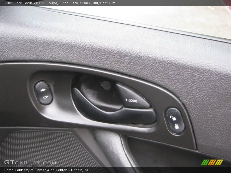 Pitch Black / Dark Flint/Light Flint 2005 Ford Focus ZX3 SE Coupe