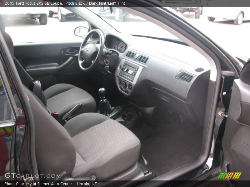 Pitch Black / Dark Flint/Light Flint 2005 Ford Focus ZX3 SE Coupe
