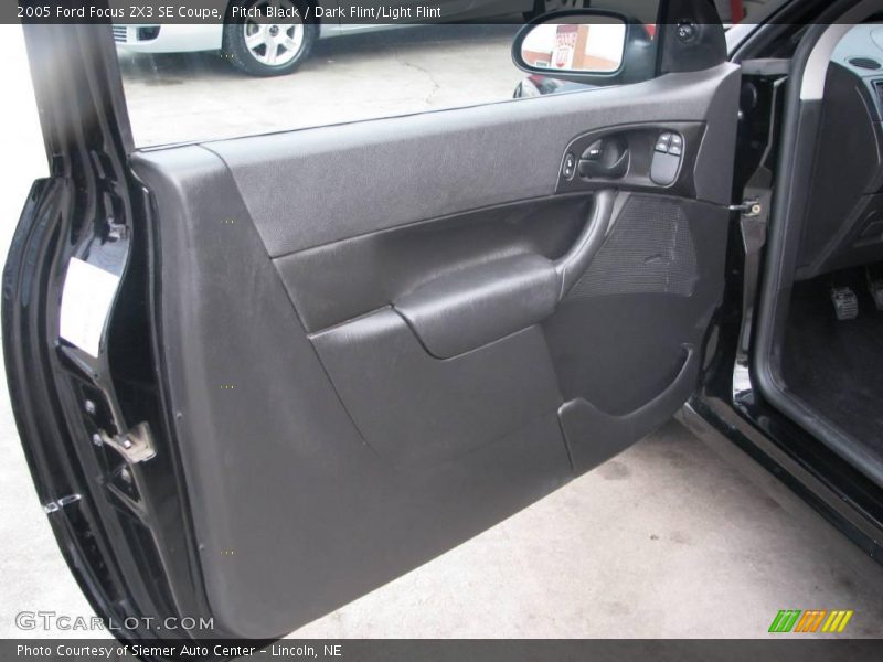 Pitch Black / Dark Flint/Light Flint 2005 Ford Focus ZX3 SE Coupe