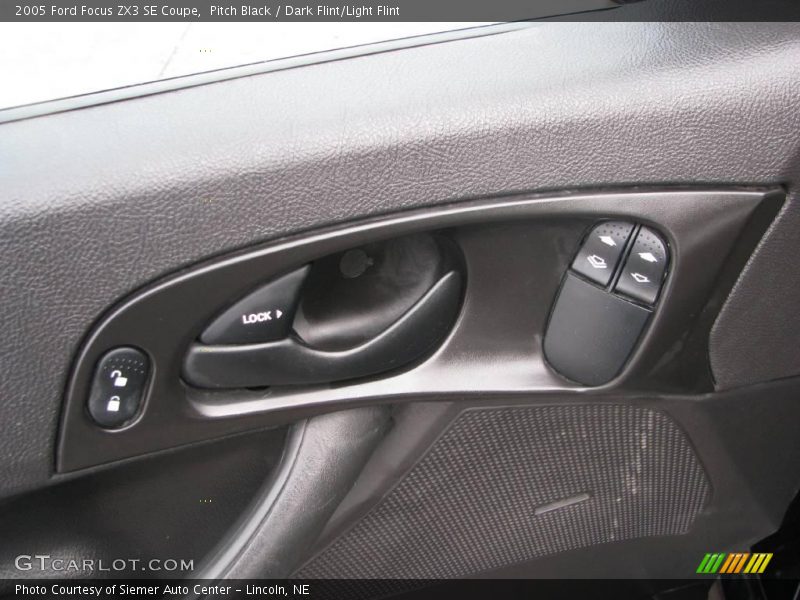 Pitch Black / Dark Flint/Light Flint 2005 Ford Focus ZX3 SE Coupe