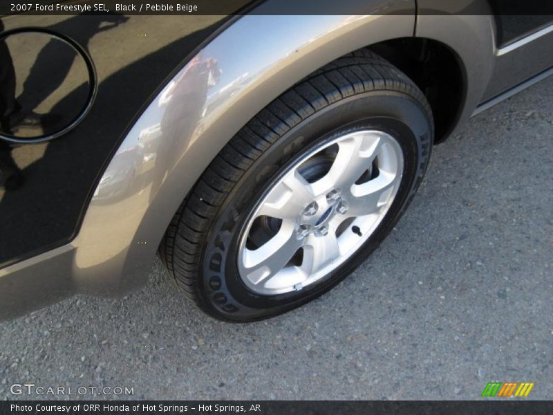 Black / Pebble Beige 2007 Ford Freestyle SEL
