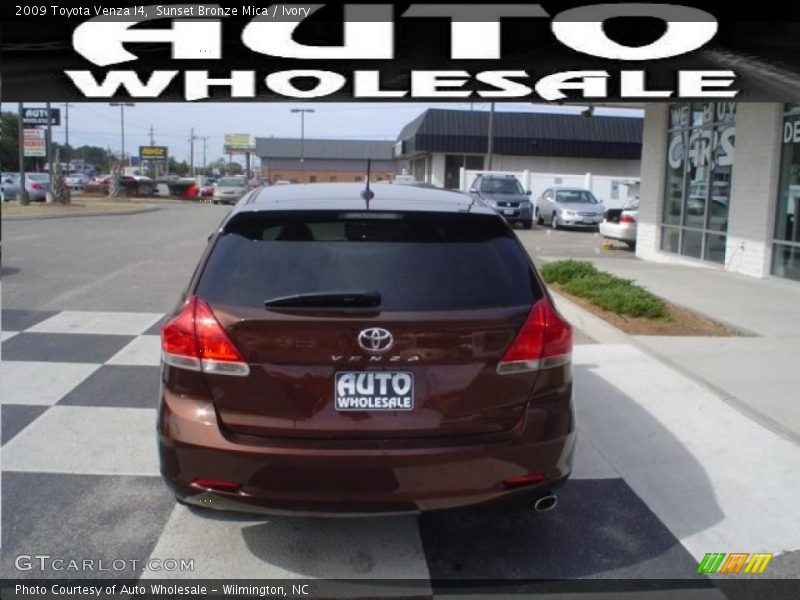 Sunset Bronze Mica / Ivory 2009 Toyota Venza I4