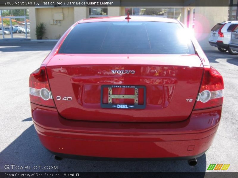 Passion Red / Dark Beige/Quartz Leather 2005 Volvo S40 T5