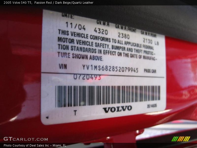 Passion Red / Dark Beige/Quartz Leather 2005 Volvo S40 T5