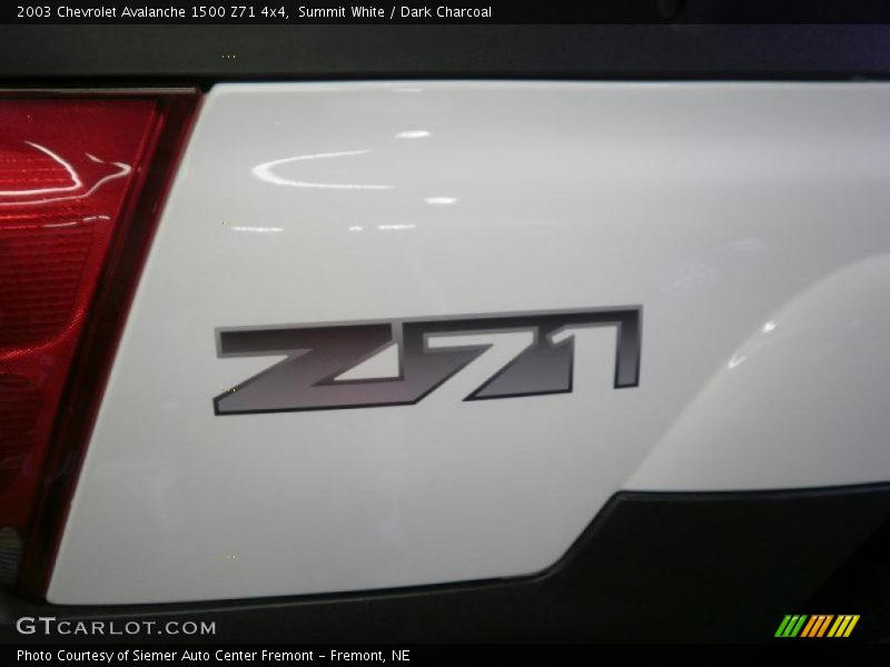 Summit White / Dark Charcoal 2003 Chevrolet Avalanche 1500 Z71 4x4