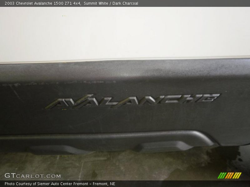 Summit White / Dark Charcoal 2003 Chevrolet Avalanche 1500 Z71 4x4