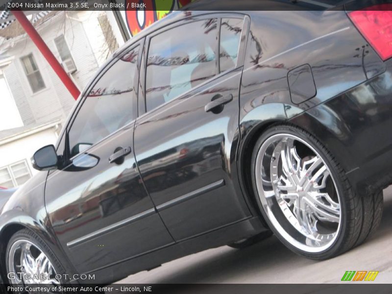 Onyx Black / Black 2004 Nissan Maxima 3.5 SE