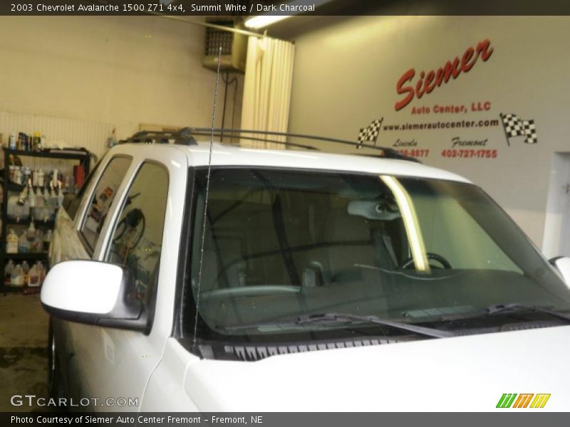 Summit White / Dark Charcoal 2003 Chevrolet Avalanche 1500 Z71 4x4