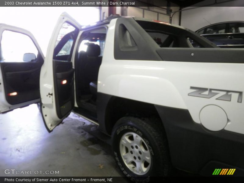 Summit White / Dark Charcoal 2003 Chevrolet Avalanche 1500 Z71 4x4