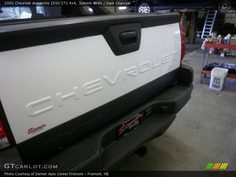 Summit White / Dark Charcoal 2003 Chevrolet Avalanche 1500 Z71 4x4