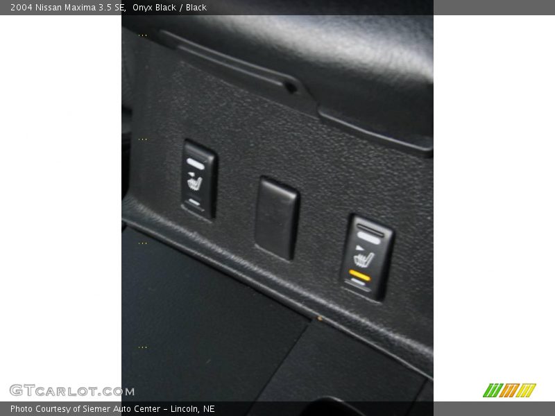 Onyx Black / Black 2004 Nissan Maxima 3.5 SE
