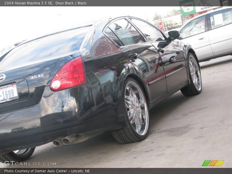 Onyx Black / Black 2004 Nissan Maxima 3.5 SE