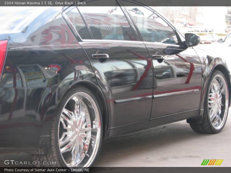Onyx Black / Black 2004 Nissan Maxima 3.5 SE