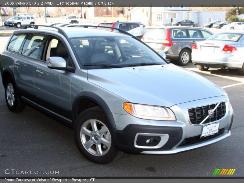 Electric Silver Metallic / Off Black 2009 Volvo XC70 3.2 AWD