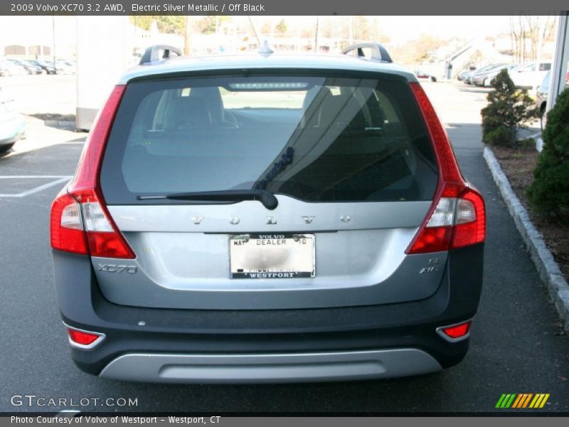 Electric Silver Metallic / Off Black 2009 Volvo XC70 3.2 AWD
