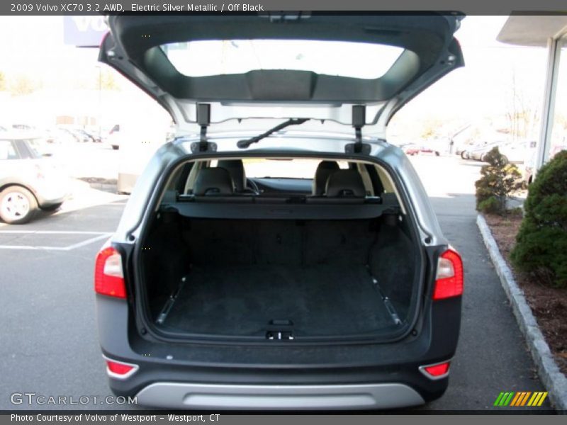 Electric Silver Metallic / Off Black 2009 Volvo XC70 3.2 AWD