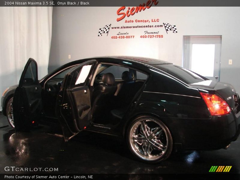 Onyx Black / Black 2004 Nissan Maxima 3.5 SE