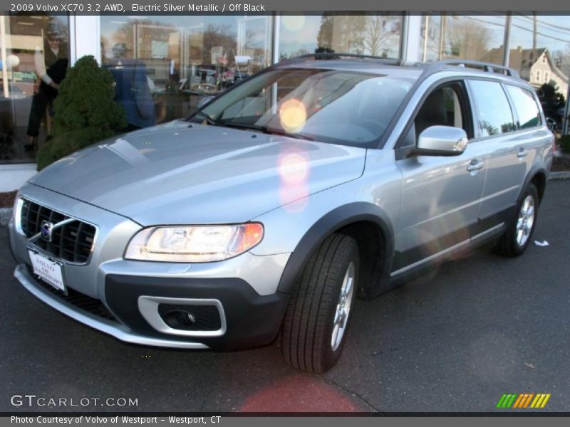 Electric Silver Metallic / Off Black 2009 Volvo XC70 3.2 AWD